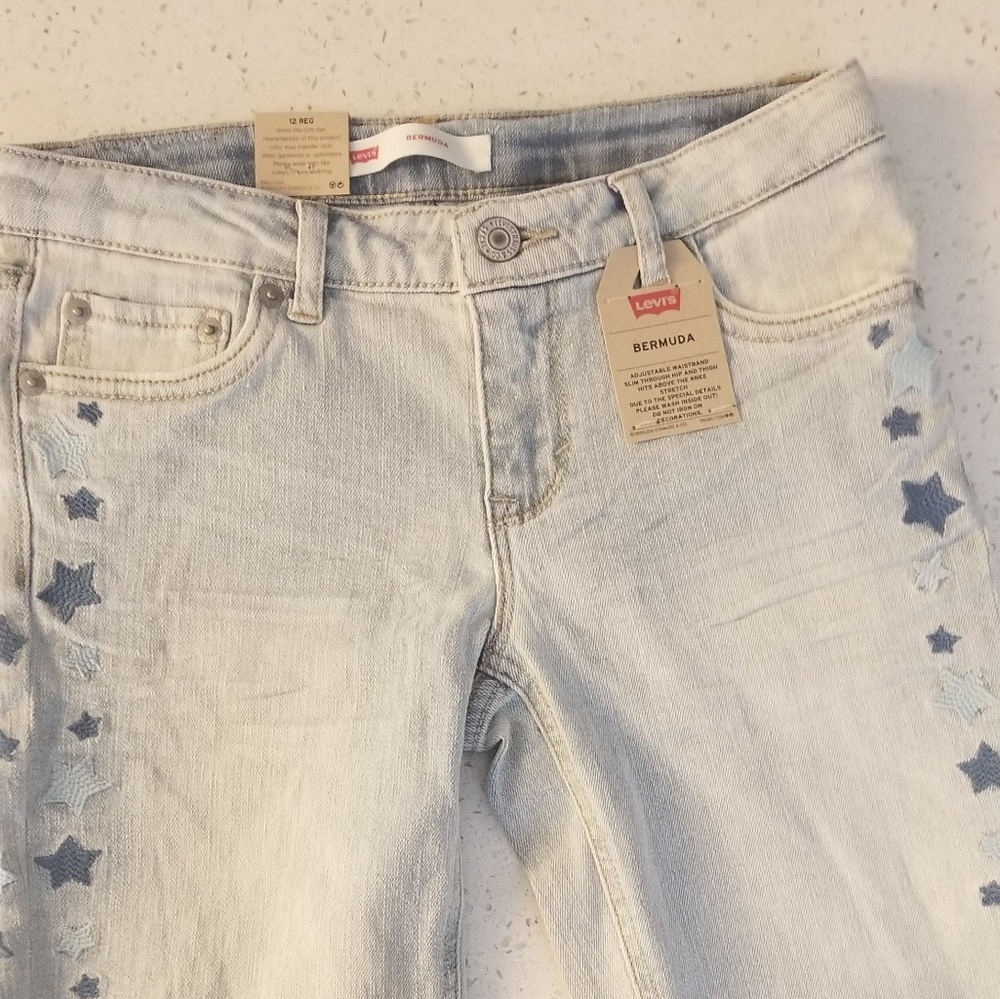 NWT Levi's Bermuda Jean's.